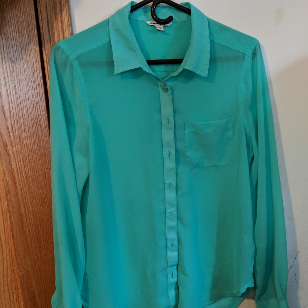 Womena button up blouse